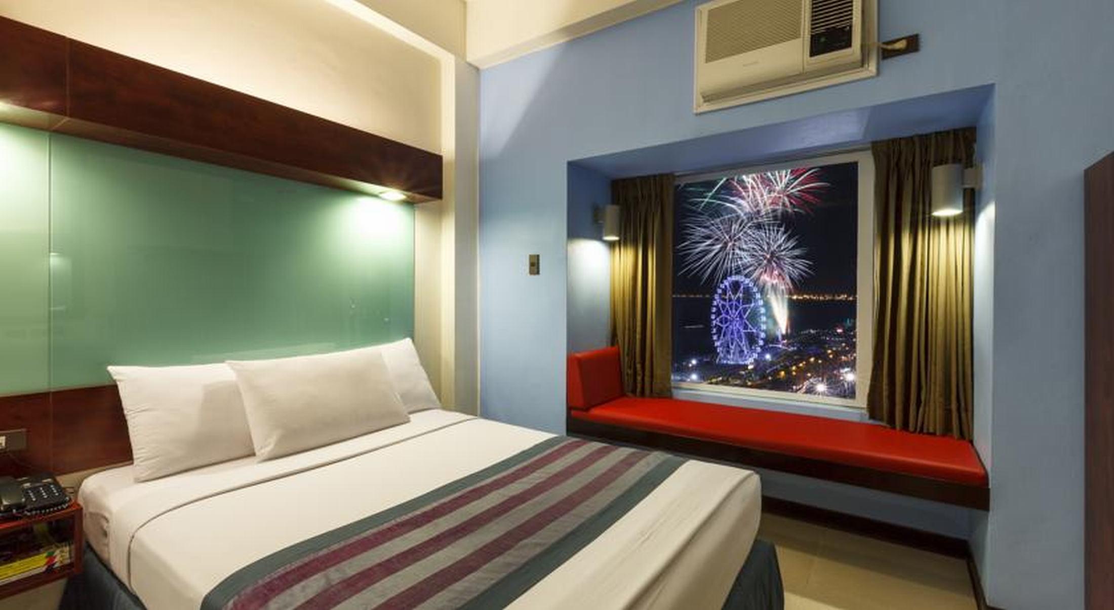 Microtel By Wyndham Mall Of Asia Pasay Extérieur photo
